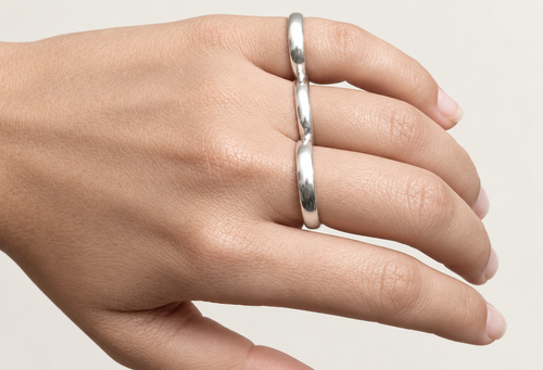 2½ buddy ring worn across adjacent fingers, back of hand view