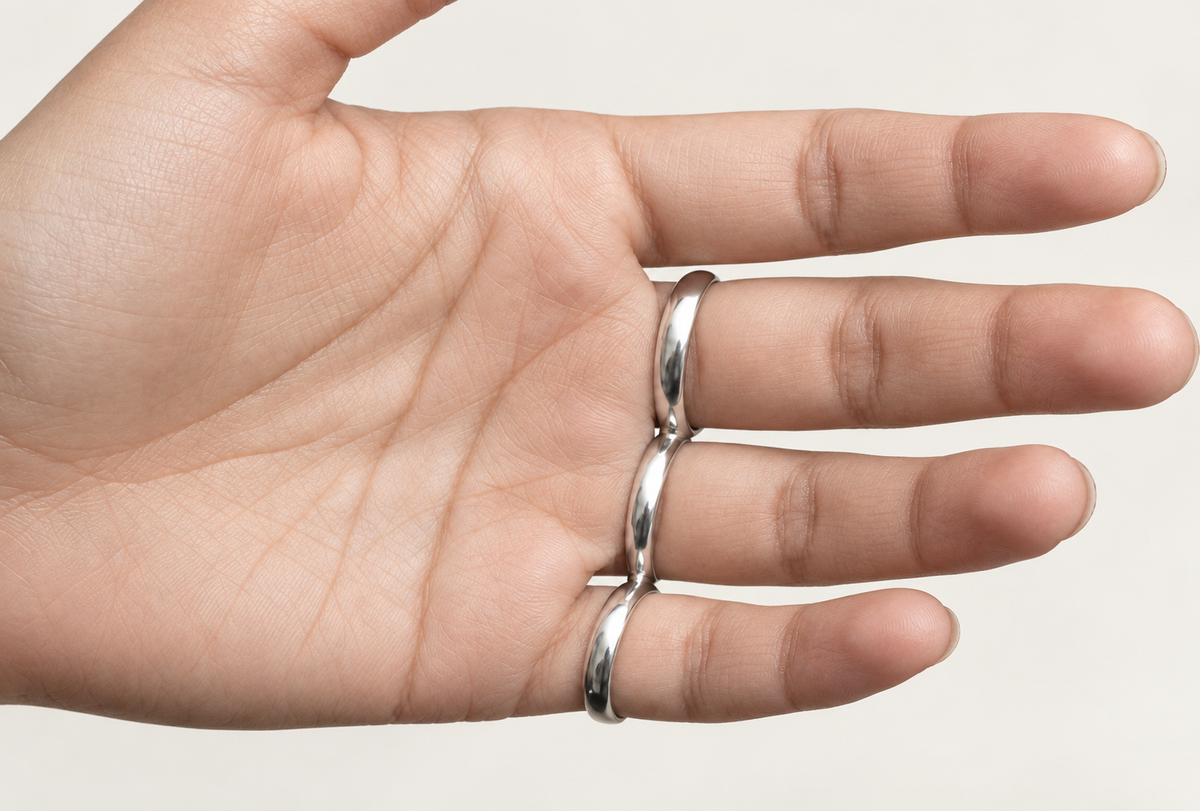2½ buddy ring worn across three fingers, palm view