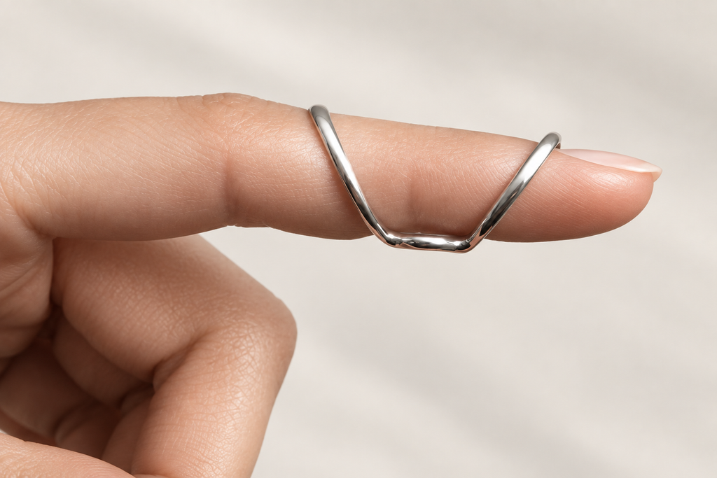 Boutonniere finger splint on a finger, side view with the hand relaxed