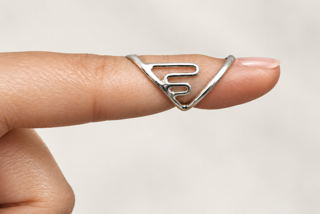 Lateral support finger splint worn on an extended finger, side view