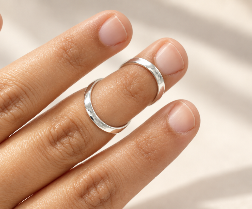 Swan neck splint worn on a finger, angled view