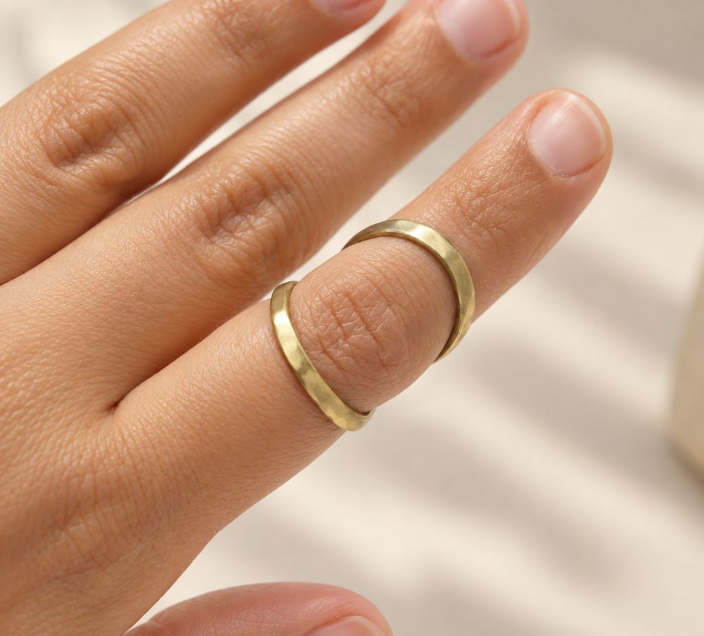 Swan neck splint in brass worn on a finger